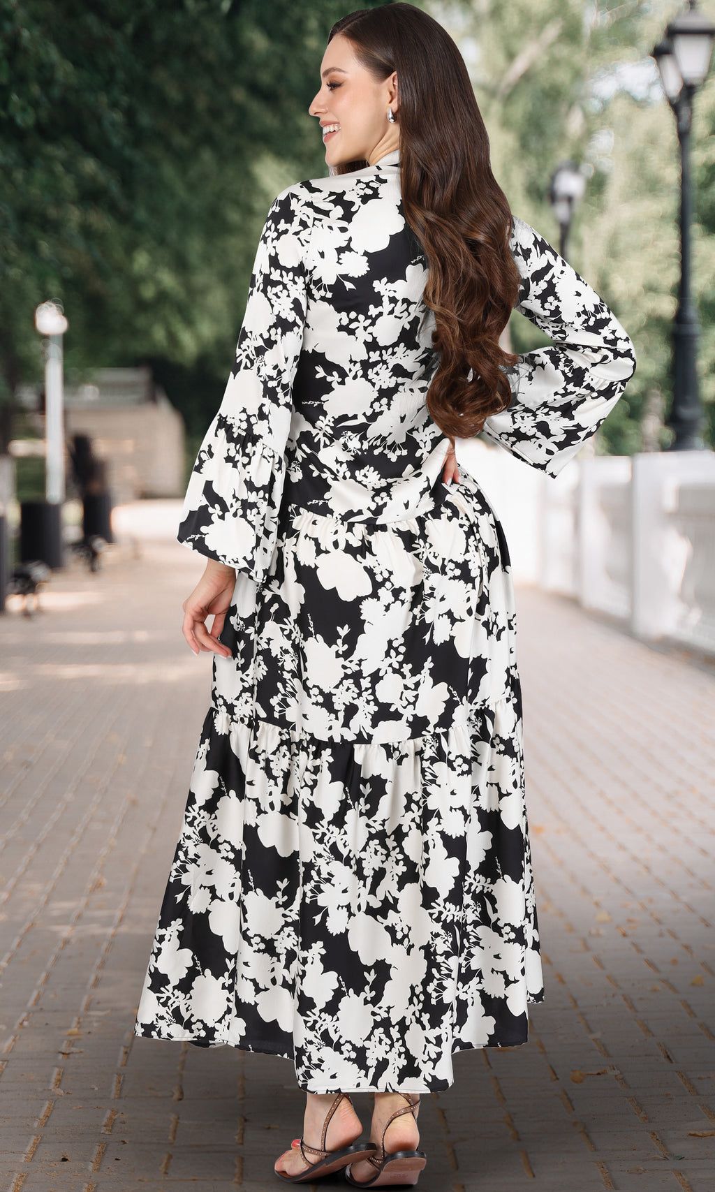 NT472 Off White and Black 4